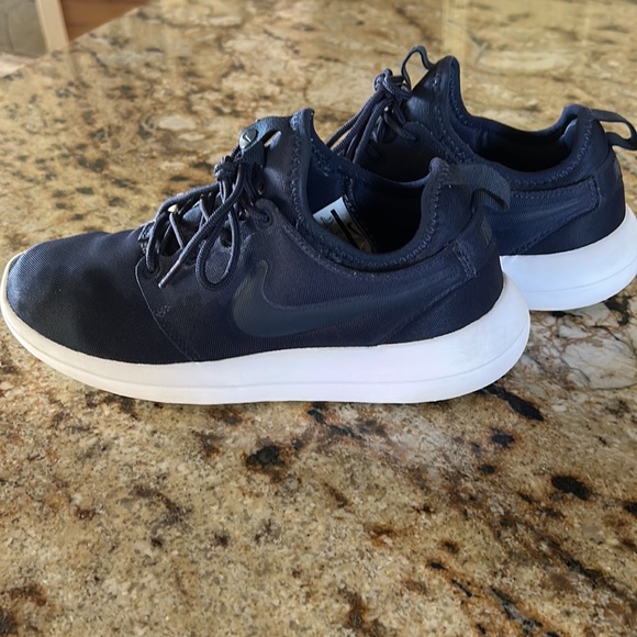 NIKE Roche Two sneakers - Picture 2 of 5